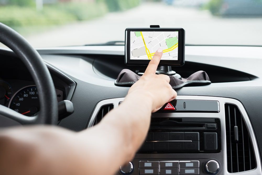 Monitoring GPS a nawigacja samochodowa – mytracko.pl Monitoring GPS to zupełnie inny system niż nawigacja samochodowa! Służy bowiem do zdalnego lokalizowania pojazdu i daje dostęp do rozmaitych zaawansowanych funkcji.